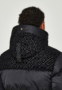 Glorious Gangsta VALLOR SHORT PUFFER JACKET - Χειμωνιάτικο μπουφάν - jet black