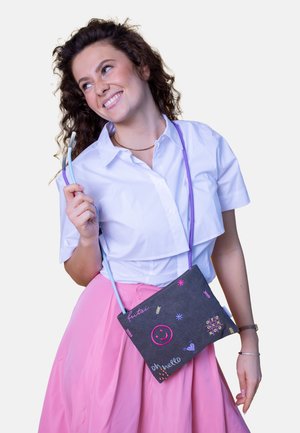 Fritzi aus Preußen, SCHULTERTASCHE FIRTZI ME LIMITED EMBRO - Cross body bag - anthra