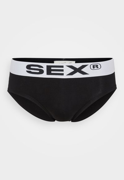 Črne spodnjice z belim pasom, na katerem je napis 'SEX' in simbol registrirane blagovne znamke. Mehka tkanina, nizka zasnova.
