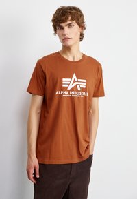 Alpha Industries - T-shirt print - hazel brown Miniatuurafbeelding 1