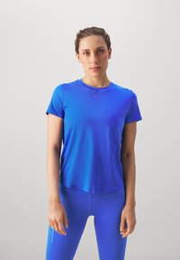 Nike Performance ONE CLASSIC  - Spordi T-särk - hyper royal/black