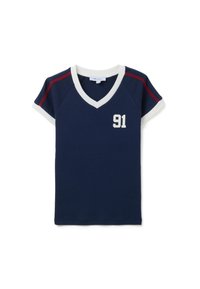 Maglietta a maniche corte blu navy con scollo a V, bordi bianchi, strisce rosse sulle spalle e numero bianco "91" sul petto sinistro.
