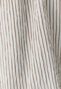 Unselected, mocha stripe