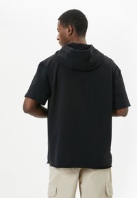 Koton KANGAROO POCKET DETAIL LOOSE FIT SHORT SLEEVE HOODED - T-shirts print - black