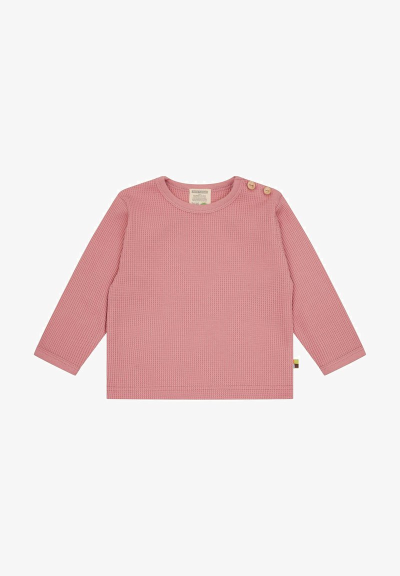 Rosa Langarmoberteil aus strukturiertem Rippenstoff mit Rundhalsausschnitt und Holzknöpfen an der Schulter.