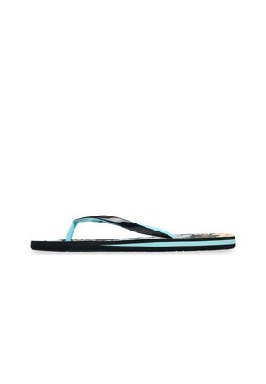 Czarno-turkusowe japonki z wkładką w kwiatowy wzór i cienkimi, zakrzywionymi paskami na białym tle.