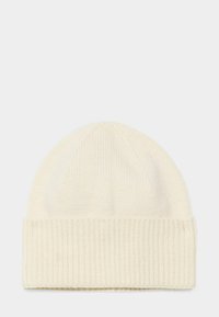 Cappello lavorato a maglia color bianco sporco, con risvolto a costine e parte superiore liscia. Realizzato in morbida lana, progettato con una silhouette aderente.