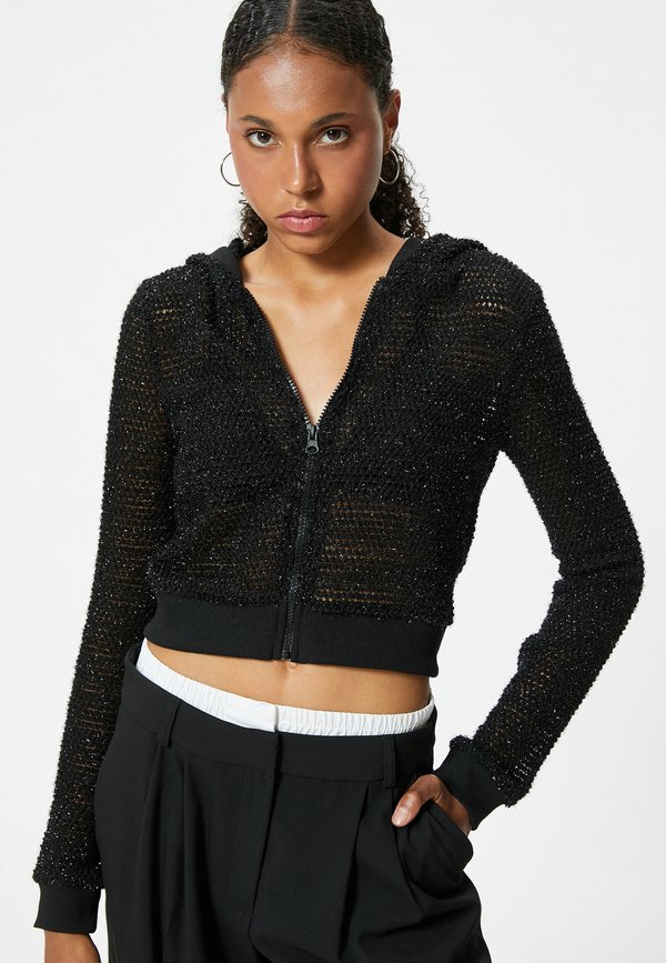 LONG SLEEVE CROP - Strickjacke