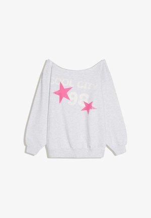 Svijetlosiva majica s obješenim ramenima s ružičastim zvjezdicama i izblijedjelim bijelim tekstom "COOL CITY 98" sprijeda, dugih rukava s elastičnim manžetama.