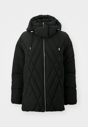 Fekete steppelt pufi dzseki hosszú ujjakkal, elején cipzárral, magas gallérral, állítható kapucnival, húzózsinórokkal, hideg időjárásra tervezve.