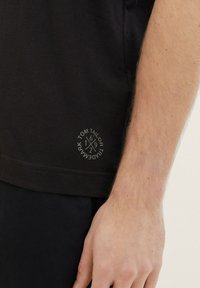 Thumbnail Image 4