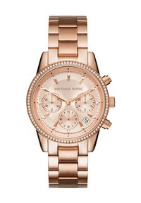 Montre chronographe en or rose avec un boîtier rond, un cadran texturé, trois sous-cadrans, des accents en diamant autour de la lunette et un bracelet à maillons.