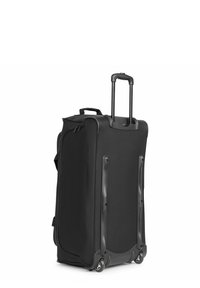 Valise noire à roulettes avec une base en plastique rigide et un corps en tissu doux. Elle dispose d'une poignée rétractable et de deux roues pour une mobilité facile.