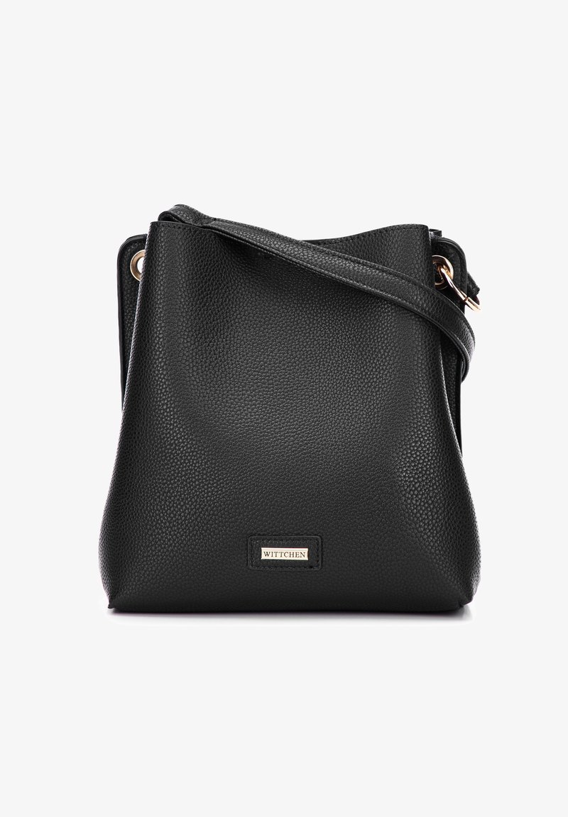 Czarna torebka crossbody z teksturowanej skóry, z regulowanym paskiem i złotymi akcentami, z małą prostokątną metką marki Wittchen.