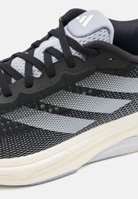 adidas Performance SUPERNOVA SOLUTION - Chaussures de running sur route - core black/halo silver/dash grey
