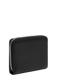 Schwarze Lederbörse mit strukturierten Oberflächen, ausgestattet mit einem silbernen Reißverschluss entlang der Kante. Kompakte rechteckige Form, minimalistisches Design.