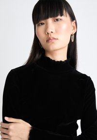 BOSS EBODYS - Top s dlhým rukávom - black