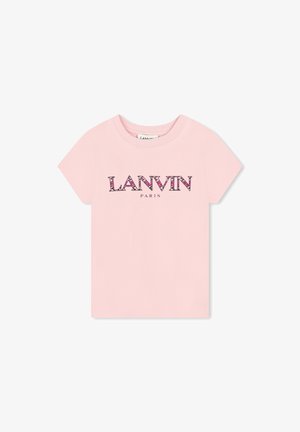 T-shirt à manches courtes rose clair avec le texte "LANVIN PARIS" en police à motifs et solide, centré sur le devant.