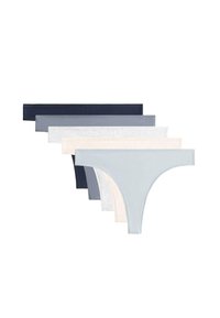 Set aus sechs String-Unterhosen in verschiedenen Farbtönen: Dunkelblau, Grau, Hellgrau, Sanftblau, Creme und Blassrosa. Weiches Material mit glatten Kanten.
