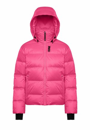 Jachetă pufos roz cu glugă, având un fermoar în față, manșete elastice și un detaliu cu logo. Design matlasat și textură lucioasă, netedă.