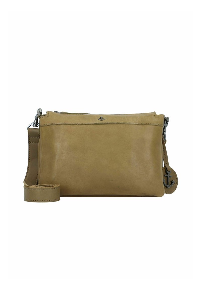 Borsa a tracolla in pelle color tan con una texture liscia, chiusura con zip, tracolla regolabile e un ciondolo a forma di ancora. 