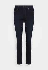 Jeans ajustados en denim oscuro. Presentan un diseño ceñido, cintura de altura media, cierre frontal con botón y estilo tradicional de cinco bolsillos.