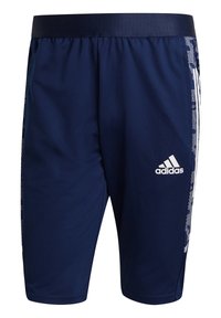 Shorts deportivos Adidas de color azul marino con logo blanco en la pierna derecha y paneles laterales estampados, cinturilla elástica, con corte hasta la rodilla.