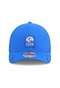 Blaues Baseballcap mit einem rechteckigen Logo-Patch, das "LA" und den Text "Los Angeles Rams" zeigt. Glattes Material mit einer strukturierten Krone und gebogenem Schild.