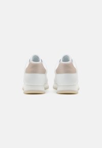 Calvin Klein RUNNER LACE UP - Trainers - white/crystal grey