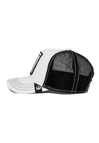Gorra de camionero en blanco y negro con visera redondeada, parte trasera de malla, costuras en contraste y un parche con el logo en el frente.