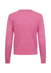 Pull en tricot rose avec une texture côtelée, un col rond et des manches longues. Le dos présente un motif avec des variations subtiles.