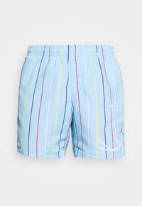 Ljusblå badshorts med vertikala ränder i rosa, gult och svart. Har en elastisk midja och en vit broderad logotyp.