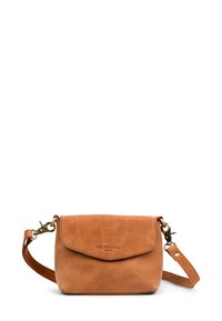 Braune Leder-Umhängetasche mit runder Form, umklappbarem Deckel, goldfarbener Hardware und verstellbarem Gurt. Markenlogo auf der Vorderseite.