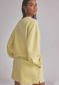 Self. Mikina - yellow
