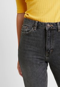 Topshop Tall Džíny Relaxed Fit - black denim