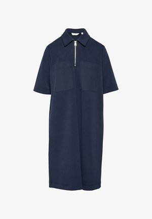 Granatowa sukienka z krótkim rękawem, z kołnierzykiem, z zamkiem z przodu i dwiema kieszeniami na piersi. Wykonana z gładkiego, lekkiego materiału.