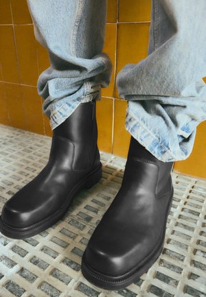 Bershka, CASUAL BIKER - ANKLE BOOTS - Bottines - black