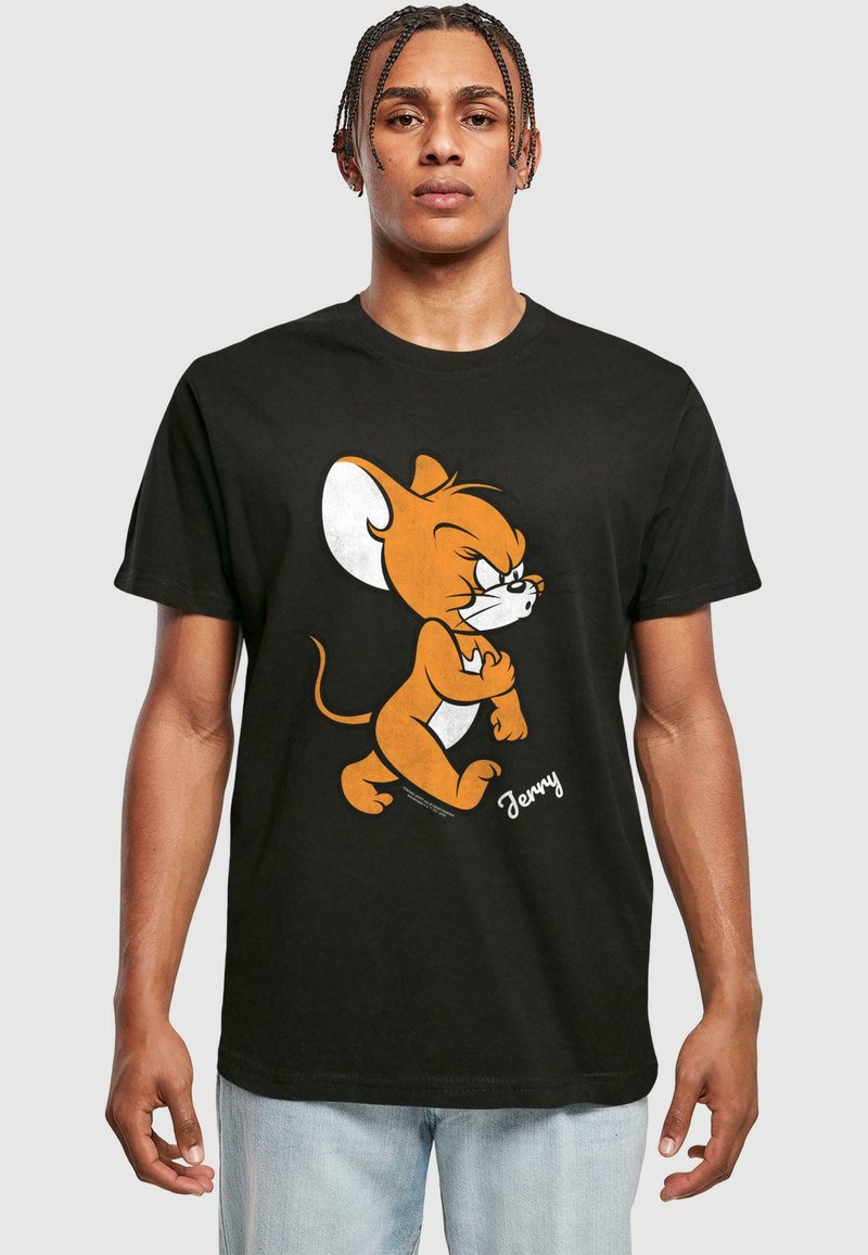 Svart t-skjorte med en orange tegneser mus med hvite ører. Illustrasjonen inkluderer navnet "Jerry" i en leken font.
