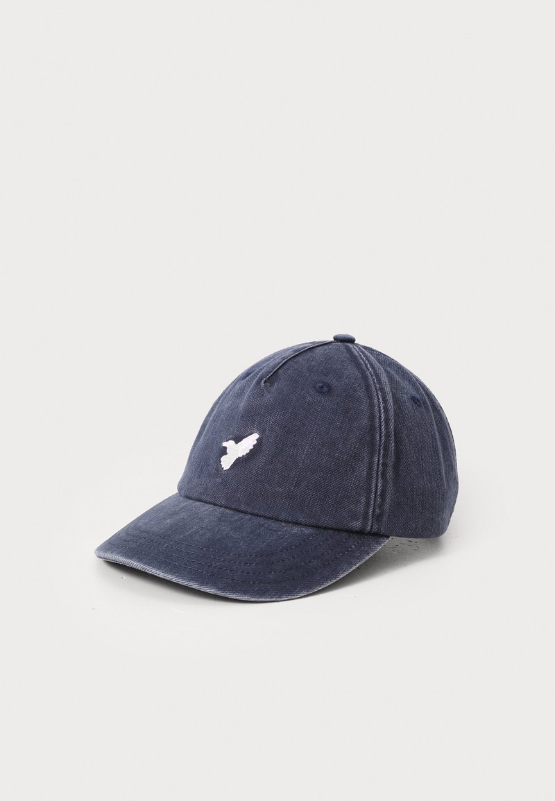 Casquette de baseball en coton bleu marine avec une visière courbe, arborant un logo d'oiseau brodé blanc à l'avant et six œillets de ventilation.