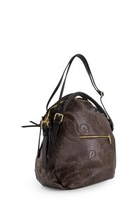 Brązowa skórzana torebka z kwiatowym tłoczeniem, podwójnymi uchwytami, złotymi okuciami i przednią kieszenią na zamek. Okrągły kształt o gładkiej fakturze.