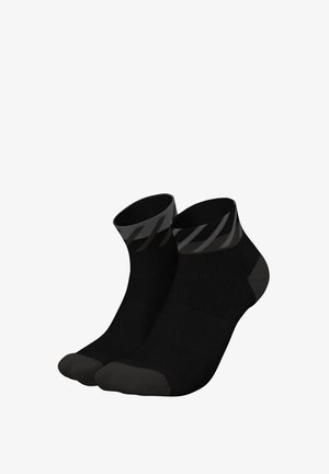 Schwarze Knöchelsocken mit strukturiertem schwarzen Bund, verstärkter Zehen- und Ferse, die am Saum ein dezentes Muster in Grau aufweisen.