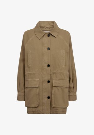 Jachetă maro deschis cu nasturi, cu guler, două buzunare mari cu clapetă jos și două buzunare verticale la piept.