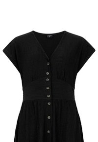 Robe noire à manches courtes, décolleté en V, en tissu texturé, avec devant à boutons. Présente une taille cintrée et une jupe fluide.