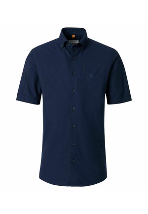 Granatowa koszula z krótkim rękawem na guziki, z kołnierzem zapinanym na guziki i kieszenią na piersi na białym tle.