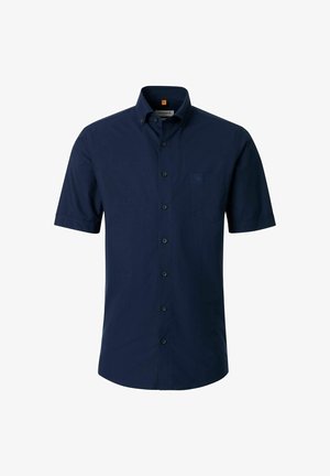 Granatowa koszula z krótkim rękawem na guziki, z kołnierzem zapinanym na guziki i kieszenią na piersi na białym tle.