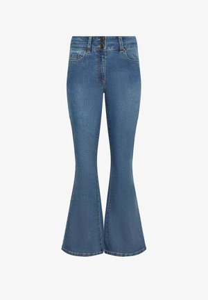 Blaue Denim-Flared-Jeans mit hoher Taille, doppelten Knöpfen, vorderen Taschen und gesteppter Naht, auf weißem Hintergrund dargestellt.