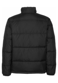 Giacca a vento nera con colletto alto, realizzata in materiale lucido. Presenta sezioni trapuntate, polsini elastici e orlo dritto.