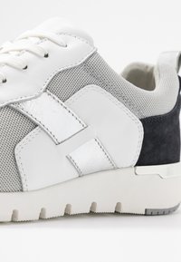 Thumbnail Image 3