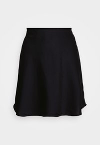 Svart A-linjeformad kjol tillverkad av ett slätt, lätt material. Har en figursydd midja och en utsvängd fåll för fri rörelse.