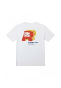 Camiseta blanca de algodón con un gráfico multicolor en la parte posterior que presenta las letras "R" y "ROBIN ATHLETICS", además de figuras abstractas.